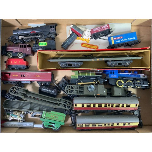 412 - HORNBY 0 GAUGE BOXED LMS BOGIE FLAT TRUCK, TRIANG MILITARY WAGONS, PART PRINCESS ELIZABETH, TWO MK1 ... 