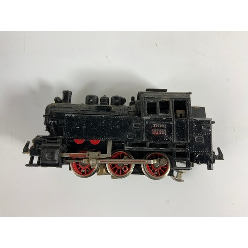 445 - TRIX, 04-0 TENDER LOCO 5647, PLUS CONTINENTAL 0-6-0 LOCO & 3 TINPLATE LMS COACHES