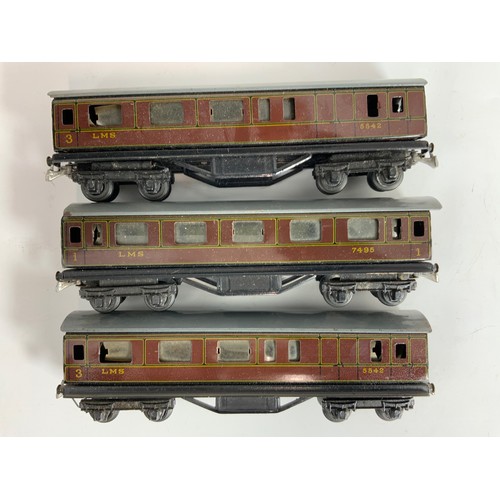 445 - TRIX, 04-0 TENDER LOCO 5647, PLUS CONTINENTAL 0-6-0 LOCO & 3 TINPLATE LMS COACHES