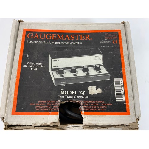 410 - GAUGEMASTER BOXED MODEL Q FOUR TRACK CONTROLLER