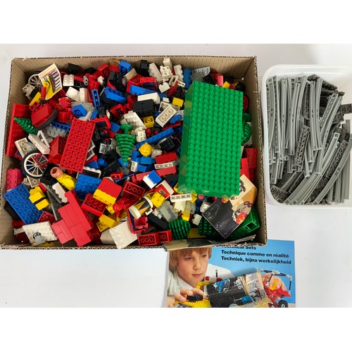 75 - LEGO, PART SET 7722 BATTERY TRAIN SET, LOOSE OLD LEGO & 306 BASE PLATES, TECHNIC SET 8837, CONTENTS ... 