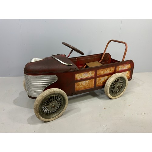 15 - A RARE 1940’S ANTIQUE PEDAL CAR, SIMILAR TO A C.1937 GARTON LINCOLN ZEPHER WOODY