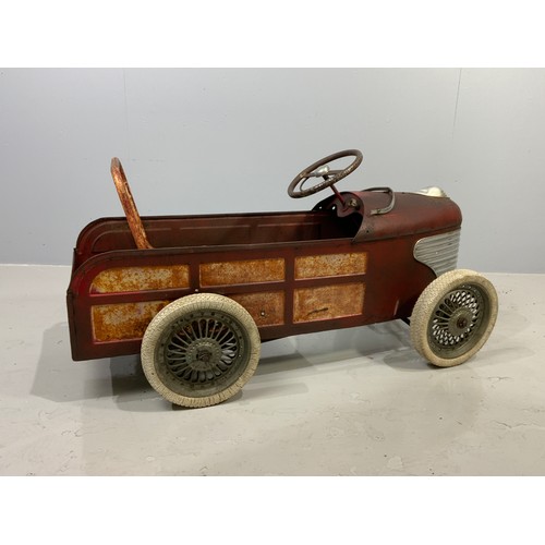 15 - A RARE 1940’S ANTIQUE PEDAL CAR, SIMILAR TO A C.1937 GARTON LINCOLN ZEPHER WOODY