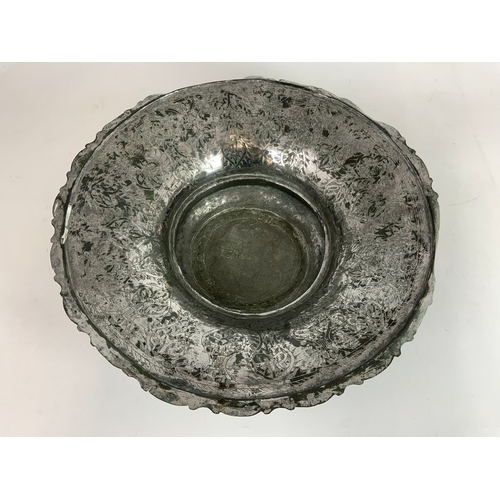 272 - CIRCULAR BOWL, SPITOON, POSSIBLY OF EASTERN ORIGIN, APPROX. 43 CM IN DAIMETER, WITH DECORATION.