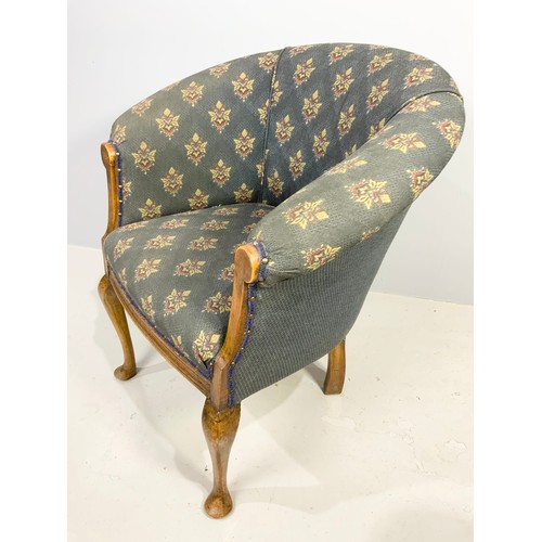 605 - HORSESHOE BACK  UPHOLSTERED CHAIR