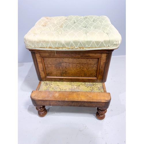 626 - COMMODE WITH HINGED TOP AND COMMODE CHAIR