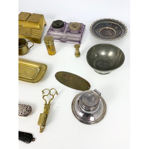 262 - MISCELLANEOUS INCLUDING ART DECO AND OTHER DESK STAND, INK WELLS, BRASS PLATE, PIERCED SPECTACLE HOL... 