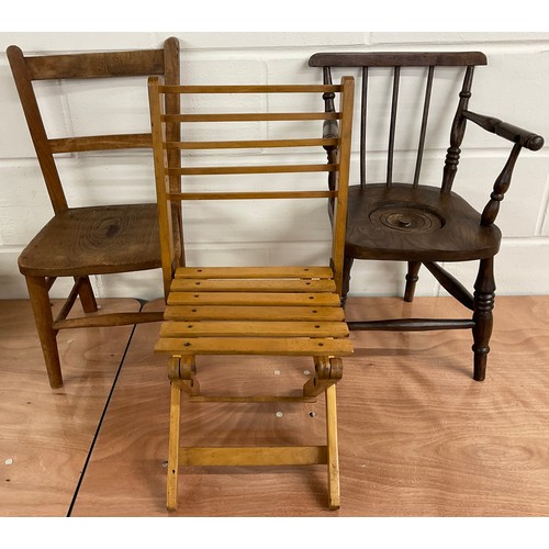 464 - WOODEN CRIB & 3 CHILDRENS CHAIRS SEE FURTHER PHOTOS