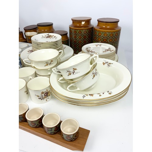 172 - ROYAL WORCESTER PART SERVICE, ROYAL WORCESTER EVESHAM AND VARIOUS ITEMS OF HORNSEA 2 TRAYS