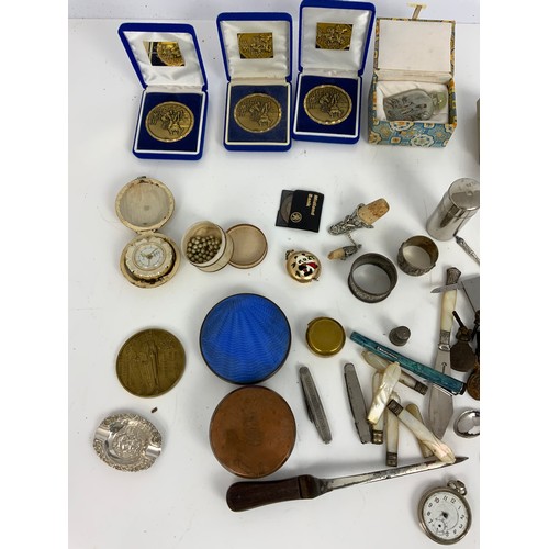 365 - COLLECTABLE CURIO’S INC MEDALS, PEN KNIVES, PEN, SERVETTE RINGS ETC