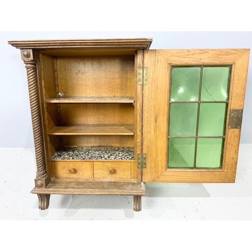 519 - OAK CABINET WITH GREEN BULLS EYE GLASS PANELLED DOOR 55cm TALL