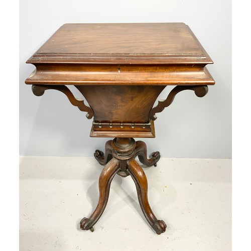 565 - VICTORIAN MAHOGANY WORK TABLE ON FOUR SPLAYED LEGS