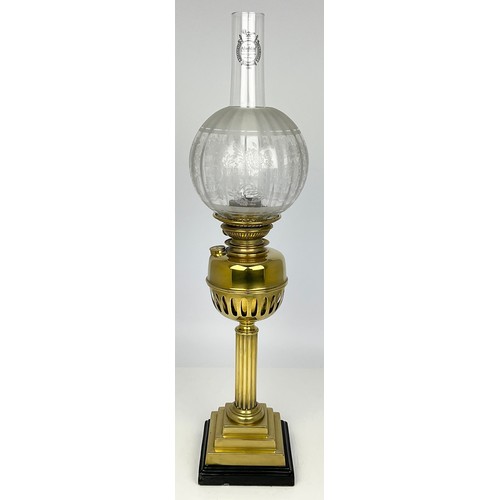 217 - VICTORIAN BRASS OIL LAMP WITH ETCHED GLASS SHADE APPROX 78CM TALL