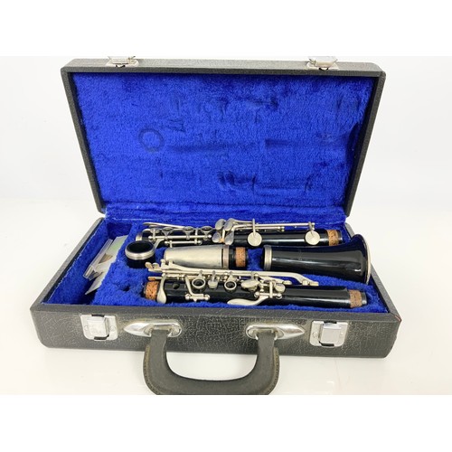 345 - SAPPHIRE CLARINET IN FITTED CASE