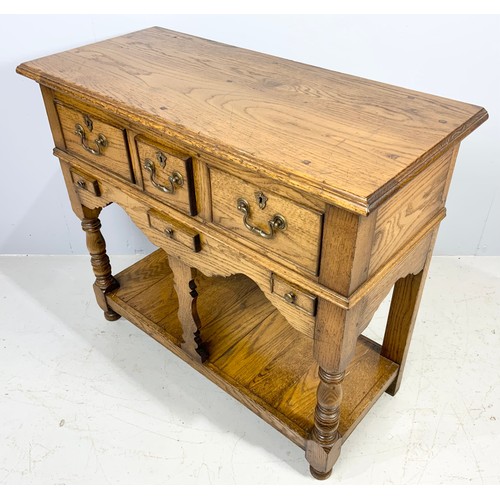 556 - LION HOUSE ANTIQUES OAK DRESSER/LOW BOY 91cm LONG