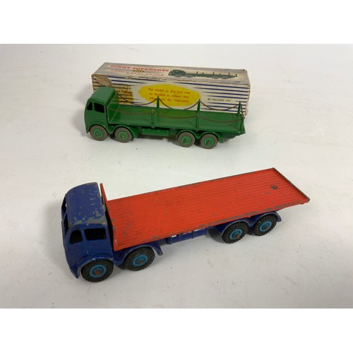 152 - DINKY SUPERTOY BOXED 905 FODEN FLAT TRUCK WITH CHAINS, SOME WEAR TO BOX, & A U/B DINKY SUPERTOY FODE... 