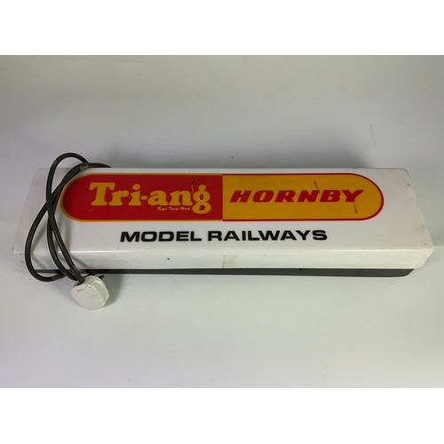 60 - EARLY TRIANG HORNBY MODEL RAILWAYS TRADE ADVERTISING LIGHT BOX, APPROX. 60 X 16 X 6 CM,