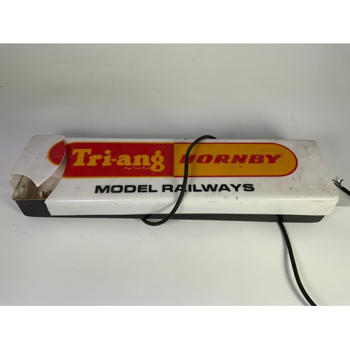 59 - EARLY TRIANG HORNBY MODEL RAILWAYS TRADE ADVERTISING LIGHT BOX, APPROX. 60 X 16 X 6 CM, DAMAGE TO LE... 