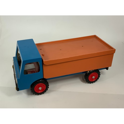 34 - WOODEN LORRY 55 CM LONG, HITCHEN COMPONENTS HERTS, WITH INTERCHANGABLE FLAT BED & SIDED BED