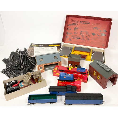 361 - TRIANG BOXED STATION SET R81, BATTLE SPACE R566K SPY SATELLITE LAUNCHING CAR, BOXED, R567 COMBAT UNI... 