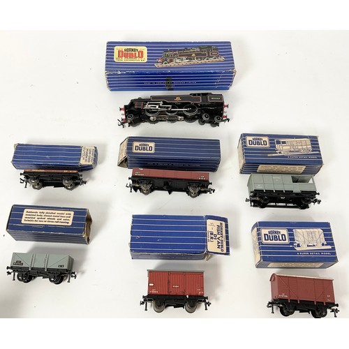 403 - HORNBY DUBLO, BOXED EDL18 BR STANDARD 2-6-4T 3R 80054 GOOD CONDITION PLUS, 6 BOXED 3R WAGONS INC. SD... 