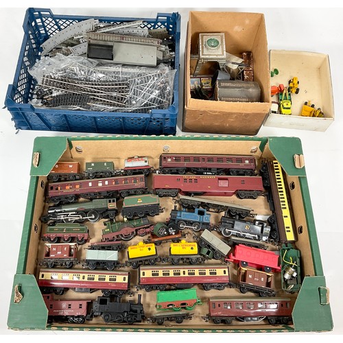 362 - TRIANG EARLY MODEL RAILWAY, LOCOMOTIVES INC. PRINCESS ELIZABETH, LORD OF THE ISLES, EARLY SHORT MK1 ... 