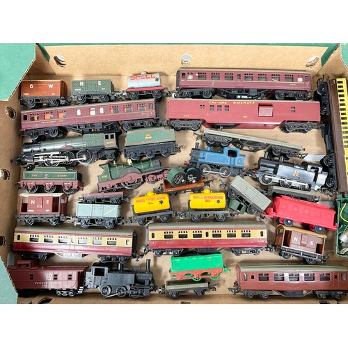 362 - TRIANG EARLY MODEL RAILWAY, LOCOMOTIVES INC. PRINCESS ELIZABETH, LORD OF THE ISLES, EARLY SHORT MK1 ... 