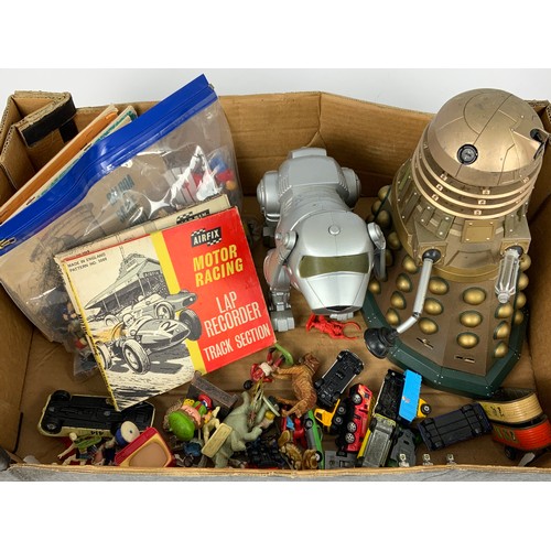 98 - AIRFIX MOTOR RACING CHICANE TRACK BOXED, LAP RECORDER BOXED, BBC DALEK, K-9, LEGO PEOPLE & SUNDRY DI... 