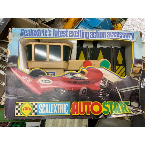 80 - SCALEXTRIC COLLECTION OF VINTAGE TRACK, ACCESSORIES, TWO CARS A/F, CONTROLLERS, & PART BOXED AUTO ST... 