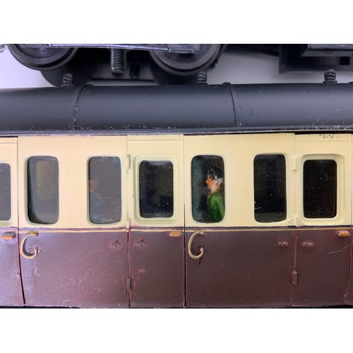 289 - 4 0 GAUGE KIT BUILT GWR COACHES, COMPRISING 3 SUBURBAN & 1 CORRIDOR BRAKE