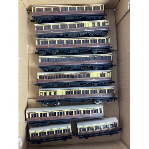 310 - 7 N GAUGE MODEL RAILWAY COACHES PLUS 2 4 WHEEL COACHES, ALL EARLY GWR EPOCH