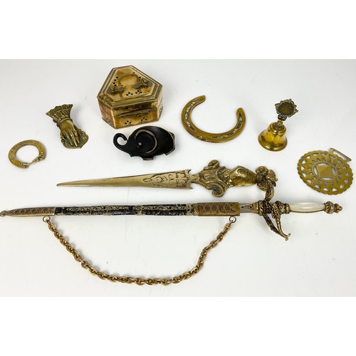 317 - LARGE QUANTITY OF MISC BRASSWARE INCLUDING CANDLES, HORSE BRASSES, BELLOUS SEE ADDITIONAL PHOTOS