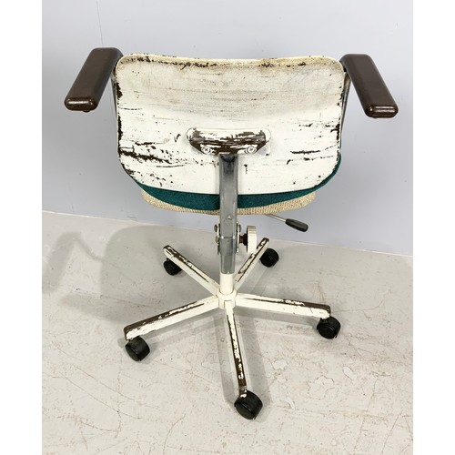 558 - OPERATORS STOOL (TRADE ONLY)