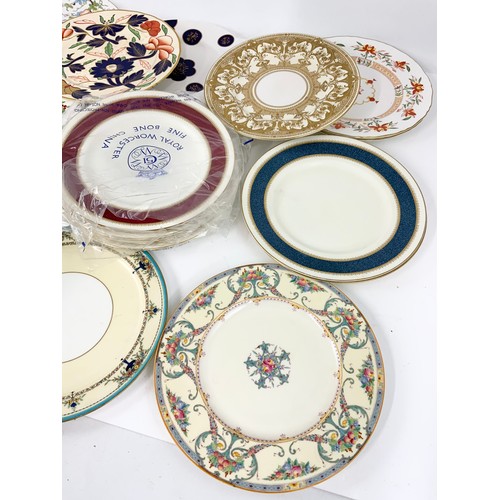 182 - ROYAL WORCESTER DECORATIVE PLATES