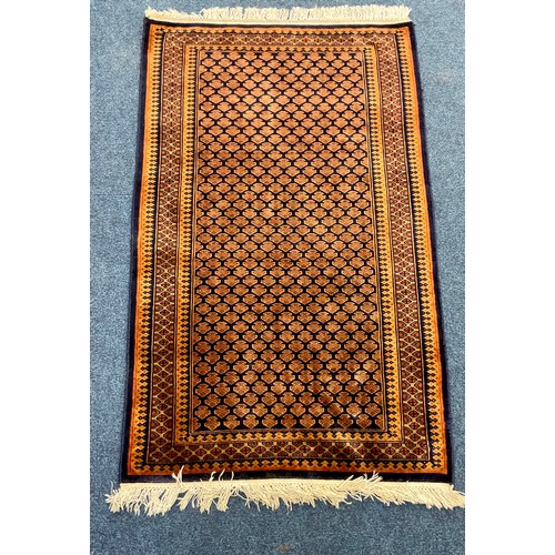 690 - ORANGE GROUND RUG, APPROX. 155 X 94 cm