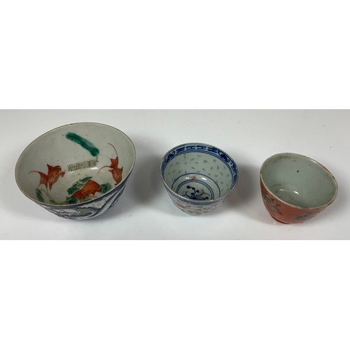 253 - THREE ORENTIAL TEA BOWLS LARGEST APPROX 11CM WIDE