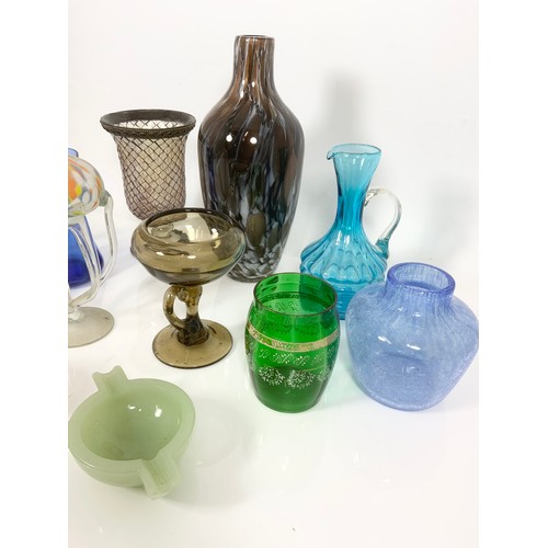 261 - MISCELLANEOUS COLOURED GLASSWARE TALLEST 34cm