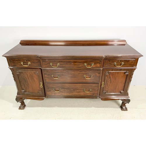 546 - MAHOGANY SIDEBOARD OF 2 DOORS & 3 DRAWERS 182cm LONG