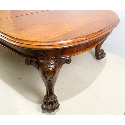 645 - VERY IMPRESSIVE MAHOGANY DINING TABLE WITH CABRIOLE LEGS HAVING HAIRY PAW FEET AND CASTORS, TOGETHER... 