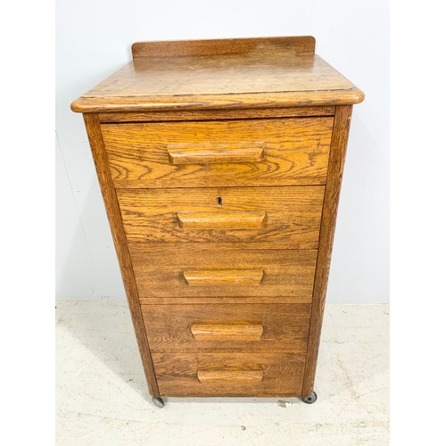 632 - NARROW OAK CHEST OF 5 DRAWERS 82cm TALL