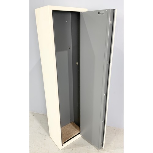 518 - BRATTONSOUND ENGINEERING GUN SAFE WITH KEYS  150cm TALL