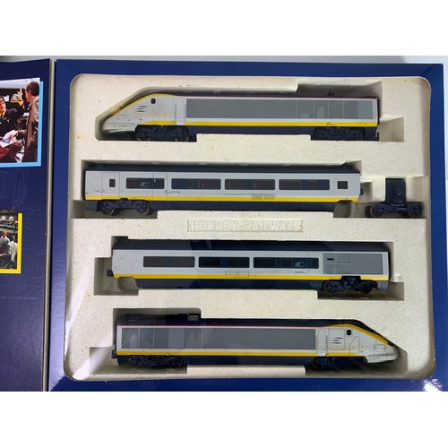 427 - HORNBY BOXED R665 EUROSTAR SET, A NEWER MODEL, PLUS A PAIR OF U/B ADDITIONAL TRAILER CARS