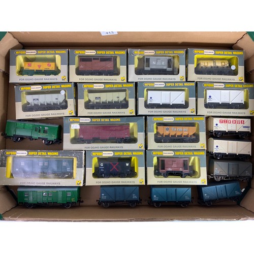 413 - WRENN , A COLLECTION OF 12 BOXED & 9 U/B WAGONS, CCT & SPV VANS