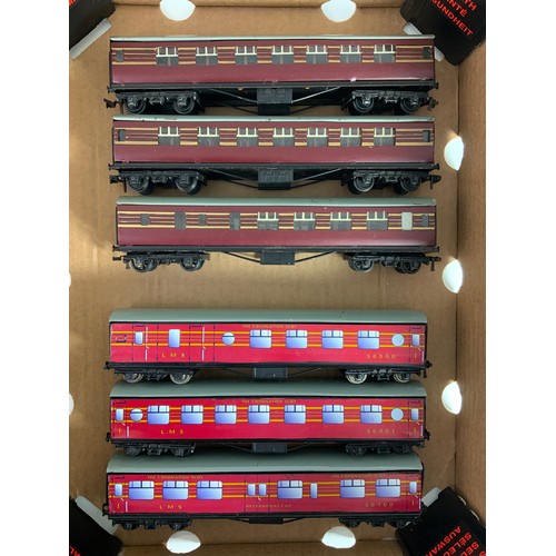 419 - HORNBY DUBLO INTERESTING COLLECTION OR 3 EARLY COACHES THE CORONATION SCOT, 56000, 2 X FIRST & A FIR... 