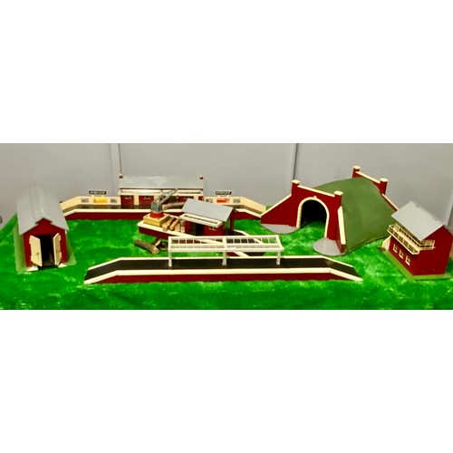 270 - 0 GAUGE MODEL RAILWAY STATION BUILDINGS: ALL HOME MADE COMPRISING MAIN STATION WITH BUILDING & CANOP... 