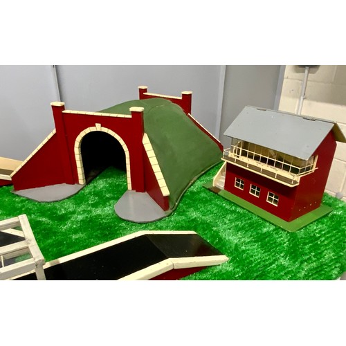 270 - 0 GAUGE MODEL RAILWAY STATION BUILDINGS: ALL HOME MADE COMPRISING MAIN STATION WITH BUILDING & CANOP... 