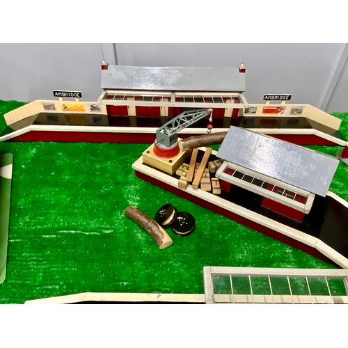 270 - 0 GAUGE MODEL RAILWAY STATION BUILDINGS: ALL HOME MADE COMPRISING MAIN STATION WITH BUILDING & CANOP... 