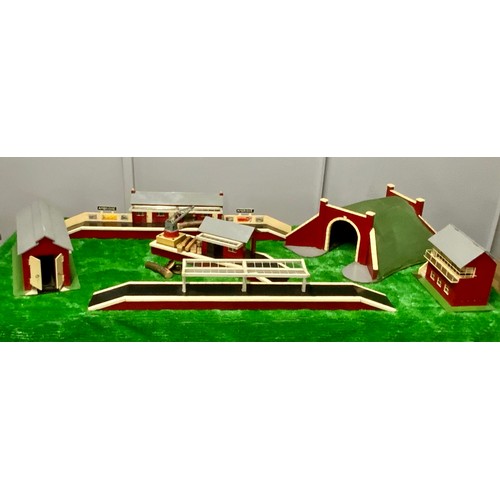 270 - 0 GAUGE MODEL RAILWAY STATION BUILDINGS: ALL HOME MADE COMPRISING MAIN STATION WITH BUILDING & CANOP... 