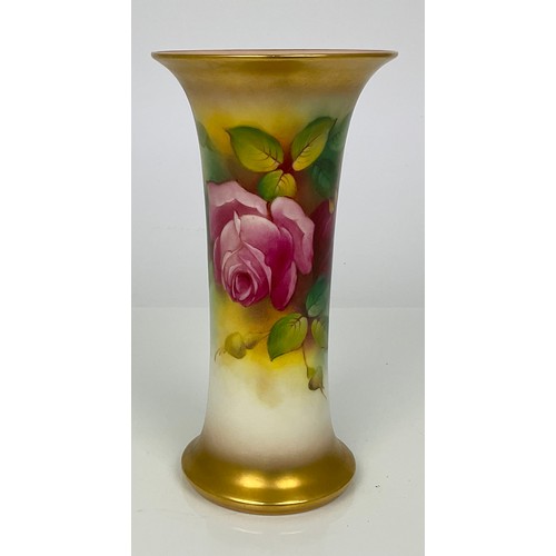 48 - ROYAL WORCESTER HAND PAINTED HADLEY ROSES SIGNED M.HUNT TRUMPET VASE SHAPE G923 APPROX 19CM TALL