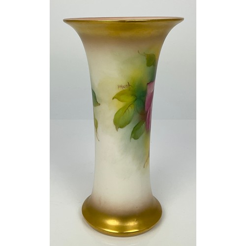 48 - ROYAL WORCESTER HAND PAINTED HADLEY ROSES SIGNED M.HUNT TRUMPET VASE SHAPE G923 APPROX 19CM TALL